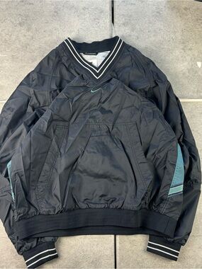 Vintage 90s black center swoosh nike windbreaker
